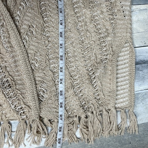 𝅺nwt Loft textured open front sleeveless cardigan.  Fringe. Tan & white. Medium - Picture 8 of 9